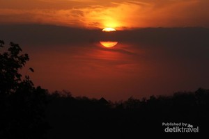 Sunset Instagramable di Candi Barong