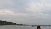 Pantai dengan pasir putih