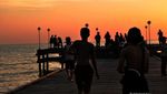 Sunset Memesona di Pantai Akkarena, Makassar
