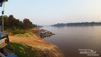 Pantai Kapuas yang tenang