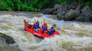 Super! Rafting Sambil Mengamati Fosil di Jambi