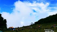 Pemandangan pagi hari di Alun-alun Suryakencana