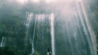 View dari bawah Air Terjun Tumpak Sewu/ Detiktravel