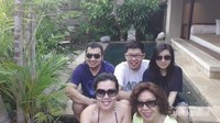 Bersama keluarga menikmati fasilitas Mimpi Resort