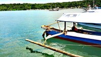 Perahu untuk menyebrang ke Pulau Pasi