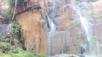 Keindahan tebing di Curug Cisanggarung