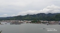 Dari atas bukit, Kota Sibolga akan mudah dilihat