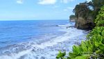 Syahdunya Pemandangan Pantai Batu Karas dari Atas Bukit