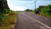 Jalur Lintas Selatan yang berada di tepi pantai Soge