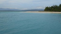 Pulau Tabuhan dengan air nan biru