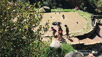 Kolam berendam air hangat di Kawah Rengganis Ciwidey