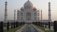 Taj Mahal adalah maha karya terindah dibangun Shah Jahan untuk makam istri tercintanya, Mumtaz Mahal
