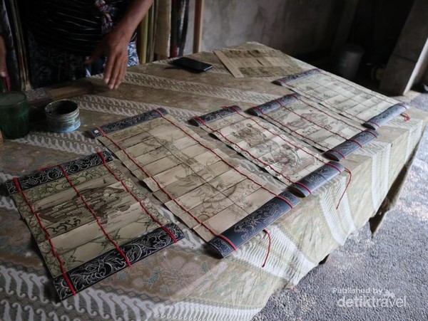 Seni Lontar yang dijual sebagai kenang-kenangan khas Bali