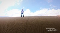 Pasir berbisik (hamparan pasir di Gunung Bromo)