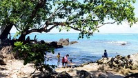 Pantai Cikotok yang siap mencuri hati Anda (Ari Saputra/detikFoto)