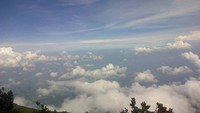 Pesona awan di puncak Gunung Gede