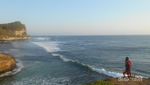 Tak Hanya Gua, Pacitan Juga Punya Pantai Unik