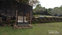 Makam Bersejarah di Benteng Keraton Liya