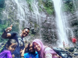 Tak Jauh Dari Semarang, Ada Air Terjun Cantik Nih