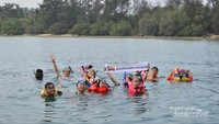 Wisata bawah laut Pulau Sangiang tak kalah menarik