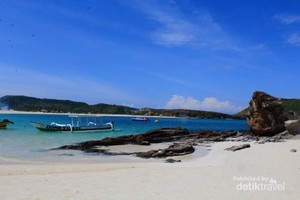 Tak Pernah Bosan ke Tanjung Aan di Lombok