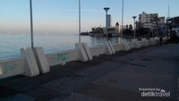 Menyusuri indahnya Pantai Losari