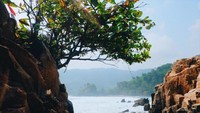 Pantai Gigi Hiu Kelumbayaan