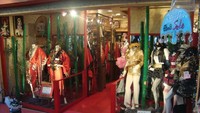 Toko yang menjual pakaian ala cosplay