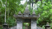 Gerbang utama Candi Selogriyo.