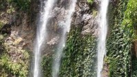 Penampakan Air Terjun dari dekat