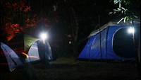 Suasana malam di camp (safarinecocampadventureteam.blogspot.com)