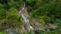 salah satu air terjun yang berada di area Taman Sidandang