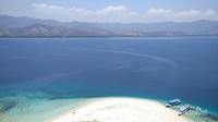 Pemandangan dari puncak bukit Pulau Rutong
