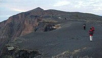 Gigiran Kaldera Puncak Gunung Tambora