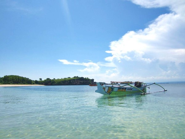 Panorama laut Pantai Tangsi