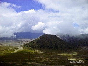 Tanpa Sunrise, Bromo Indahnya Tetap Memukau