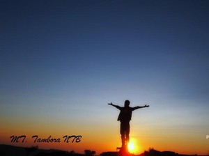 Tantangan Mendaki Gunung Tambora