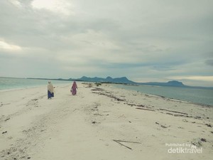 Tanusang, Pasir Timbul Cantik dari Maluku