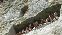 Jejeran Tao-tao, patung yang menyimbolkan orang-oran yang terkubur di dalamnya (Sumber: Andre Helliono/dTraveler)