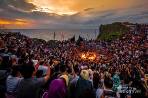 Tari Kecak dan Sunset Syahdu di Bali