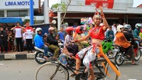 Arjuna ala Kota Subang yang naik sepeda onthel