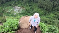 Selfie di ujung tebing, menegangkan sekaligus menyenangkan