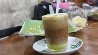 Teh talua yang siap untuk disajikan