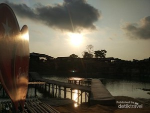 Telaga Biru dan Sunrise di Gurun Pasir Pulau Bintan