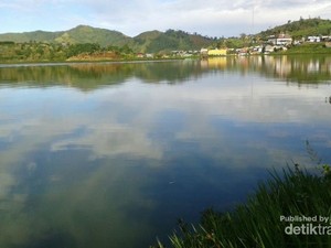 Telaga yang Cantik di Lereng Bukit Sikunir