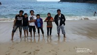 Rombongan trip ke Teluk Hijau dari Surabaya