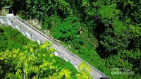 Lelahnya menaiki tangga akan terbayar dengan pemandangan yang super indah