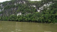 Terletak di perbatasan RI dan Malaysia di Kalimantan Timur