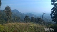 Pesona pemandangan dari salah satu sisi bukit