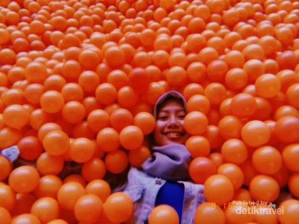  Tempat  Asyik Mandi  Bola di  Bandung